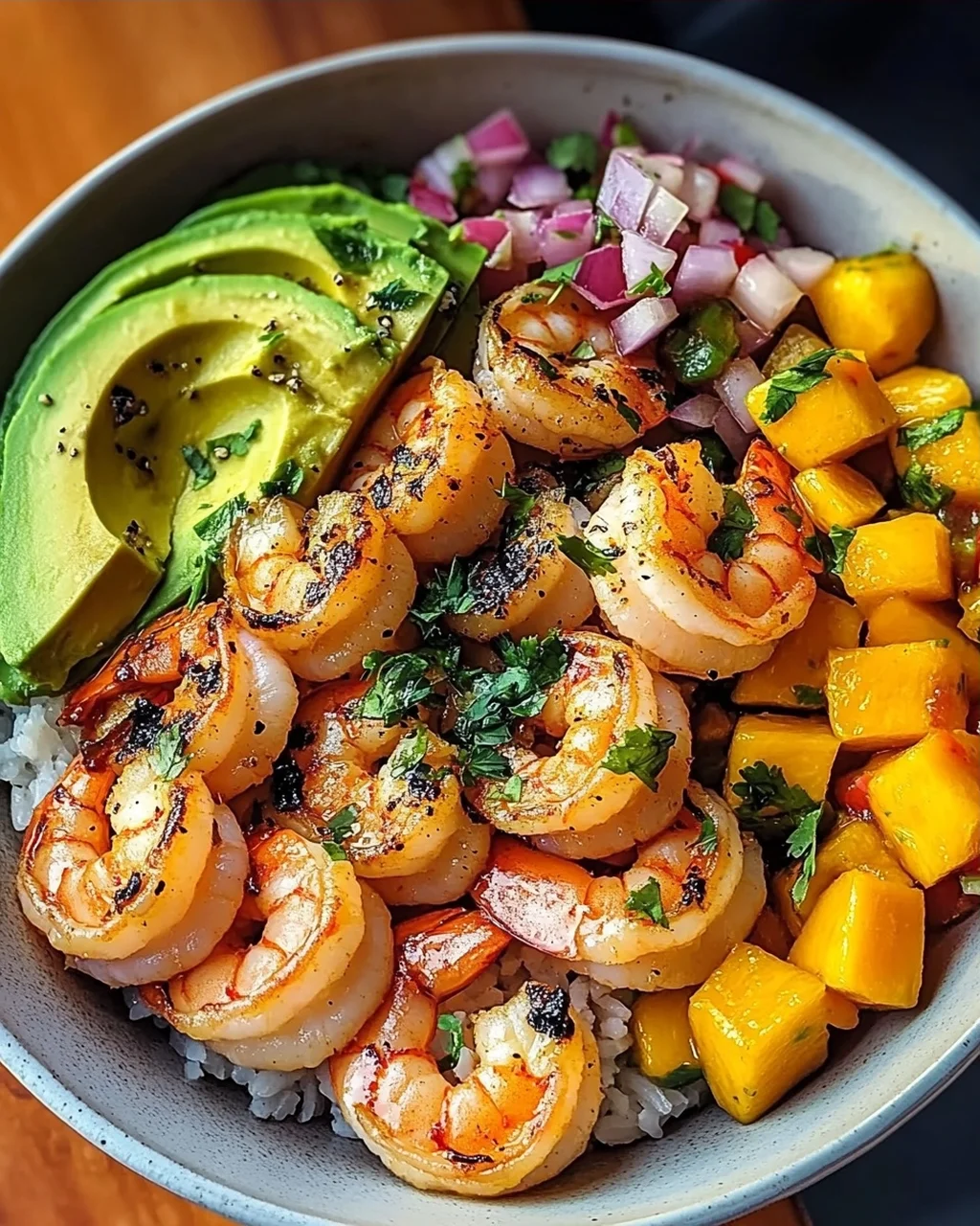 Garnelen- und Avocado-Schalen mit Mango-Salsa genius