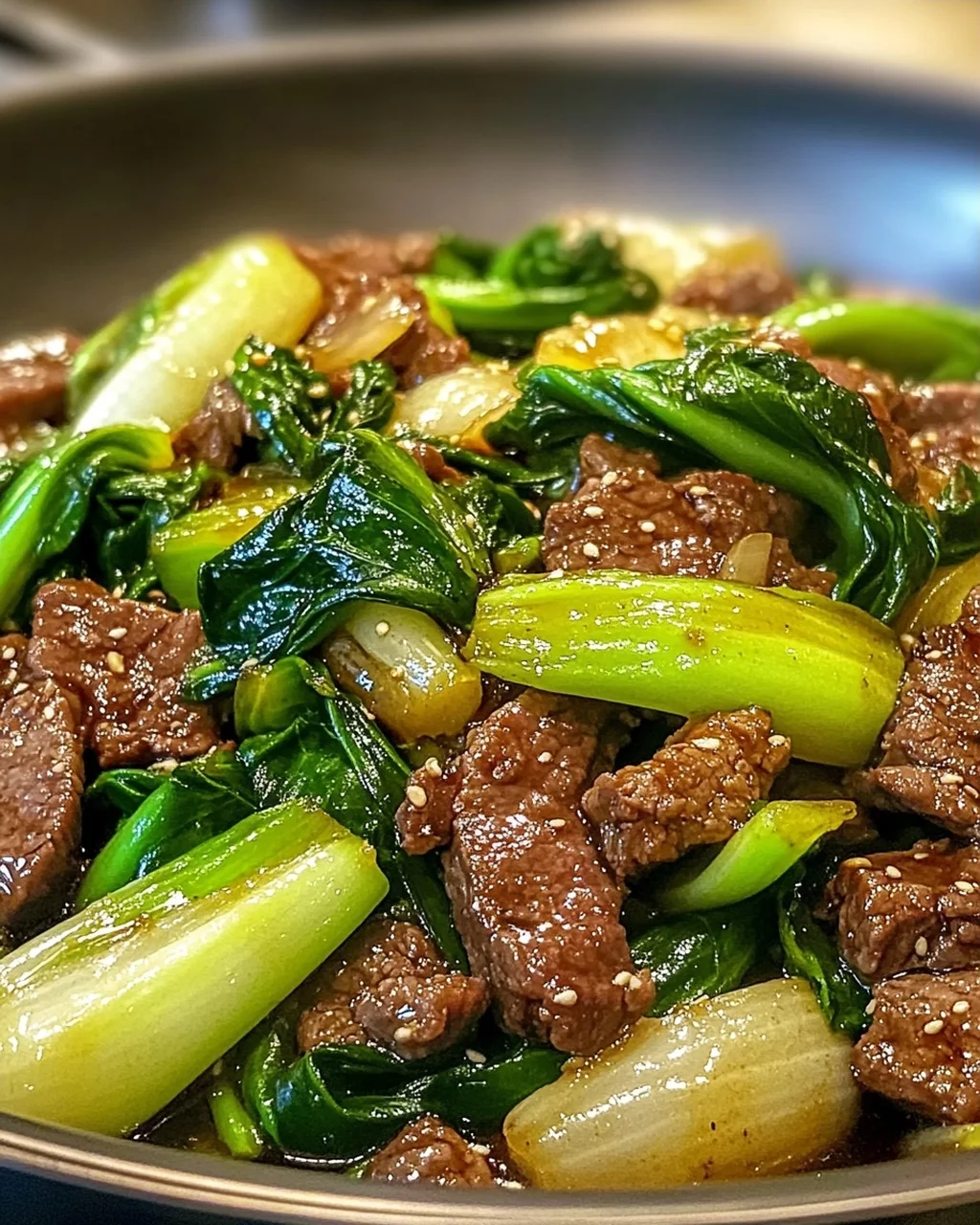Gebratenes Bok Choy mit Rindfleisch in 20 Minuten