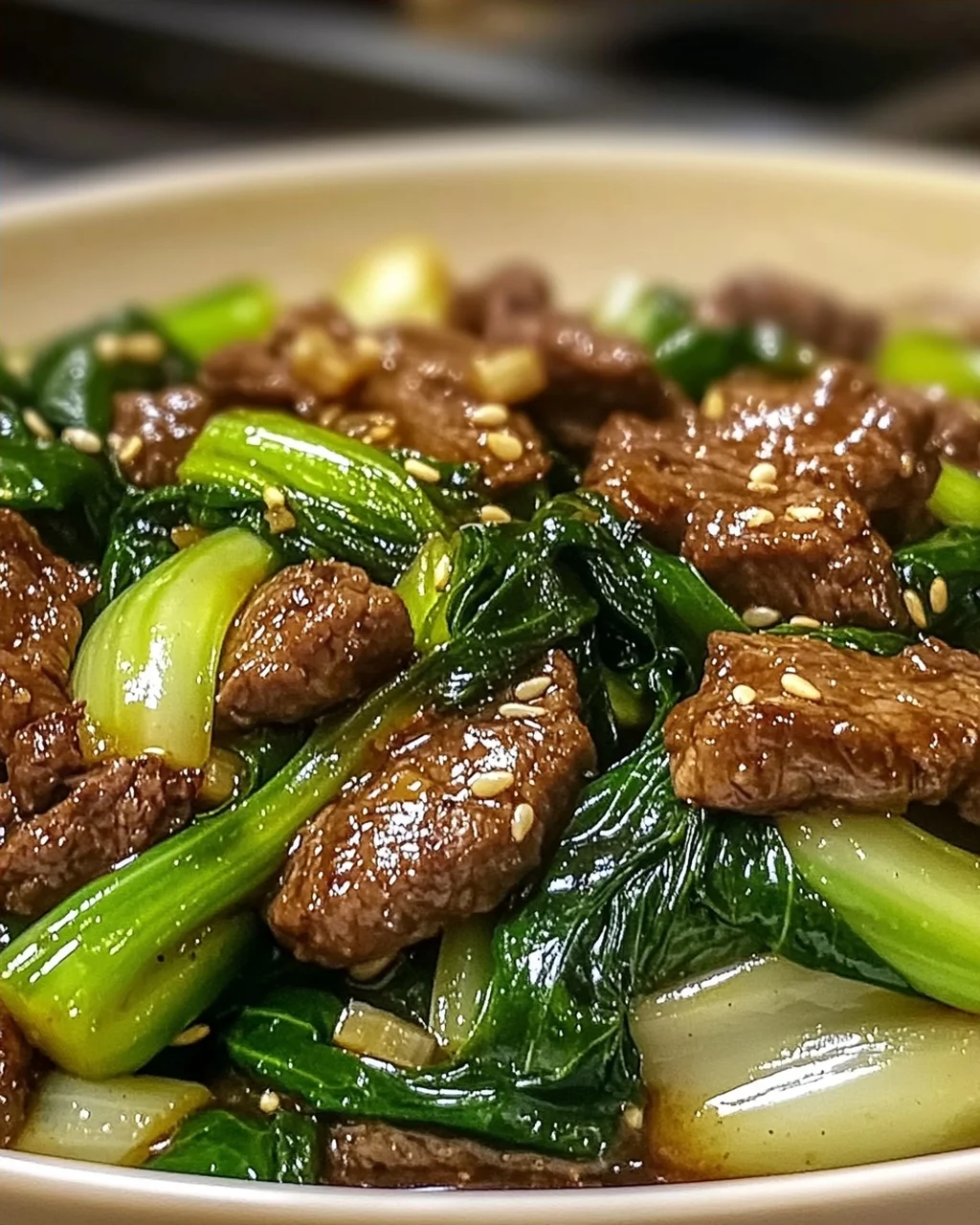 Gebratenes Bok Choy mit Rindfleisch in 20 Minuten