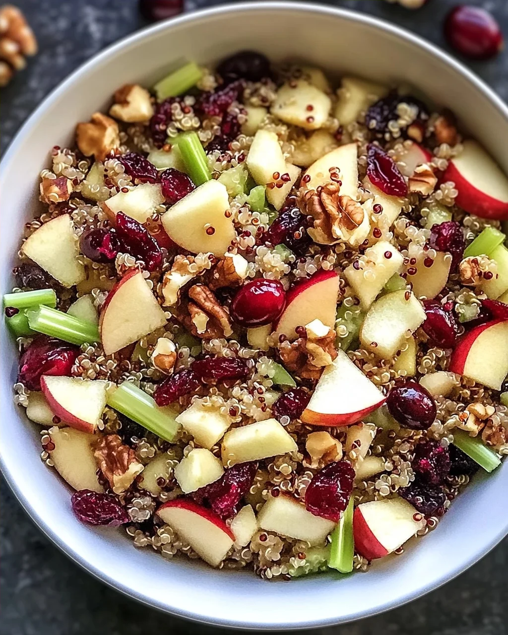 Quinoa Apfel Salat für frische Geschmacksexplosion